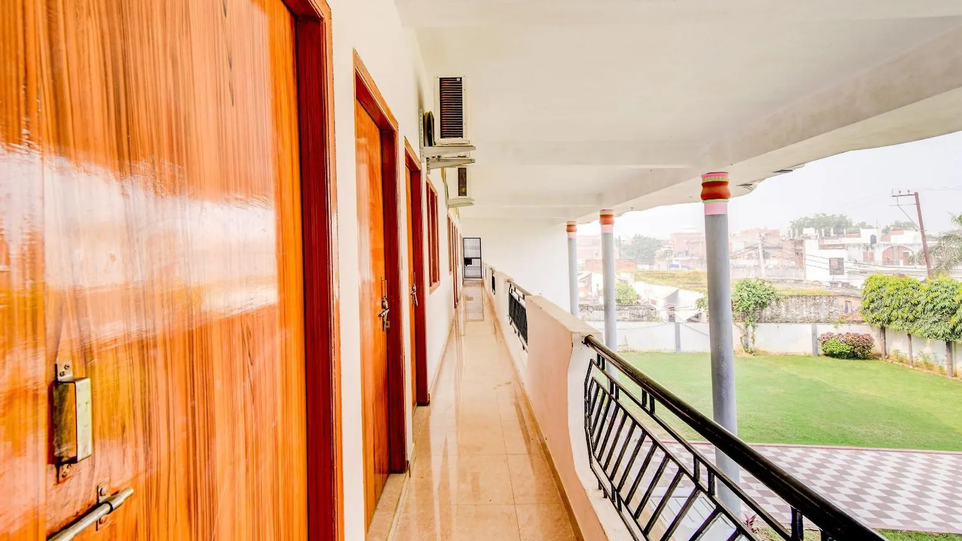 Flagship Usha Guest House Βαρανάσι